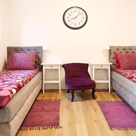 Apartman Lovely Lux Garden Flat Near Royal Park *