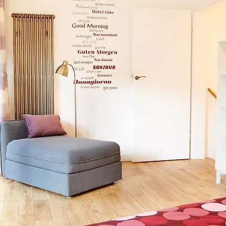 Lovely Lux Garden Flat Near Royal Park Warsaw