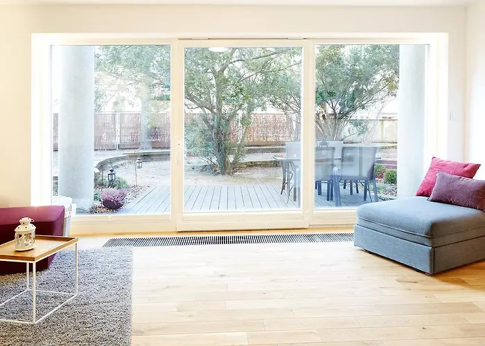 Lovely Lux Garden Flat Near Royal Park Warsaw