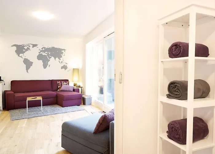 Lovely Lux Garden Flat Near Royal Park Apartment