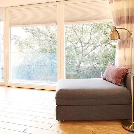 Lovely Lux Garden Flat Near Royal Park 아파트